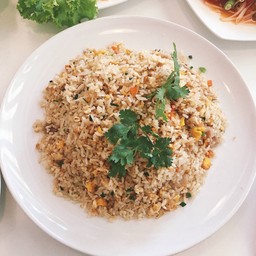 ข้าวผัดเนื้อจานใหญ่