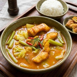 Sour Curry with Dory Fish แกงส้มปลาดอลลี่