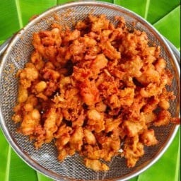 ข้าวเหนียวหมูทอดไก่ทอดห่อ