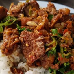ข้าวผัดพริกแกงเนื้อ