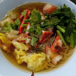 บะหมี่เกี๊ยวหมูแดง