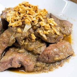 ข้าวเหนียว ตับหมูผัดกระเทียม พริกไทย