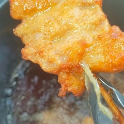 เวฬา พารวย หมูทอดเสียบไม้  By คุณกี้