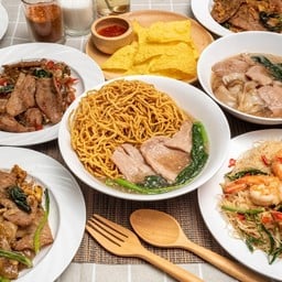 ราดหน้าโรงเหล็ก และอาหารตามสั่ง  เซ็นทรัล เอ็มบาสซี