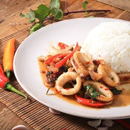 ข้าวกะเพราปลาหมึก