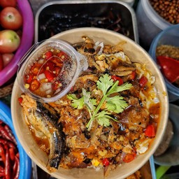 ไข่ขยี้ปลากระป๋องราดข้าว