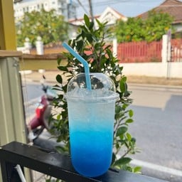 ร้าน ตู้น้ำสีเหลือง