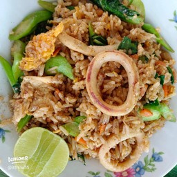 ข้าวผัดปลาหมึก