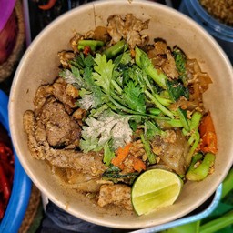 ผัดซีอิ้วเลือกเนื้อสัตว์