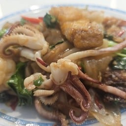 เส้นใหญ่ผัดขี้เมา