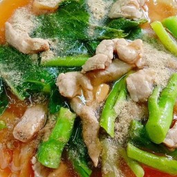 ราดหน้าหมู-ไก่