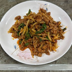 ข้าวผัดเผ็ดหมูใส่หน่อไม้