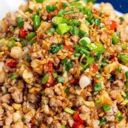 ข้าวหมูสับคั่วพริกเกลือ