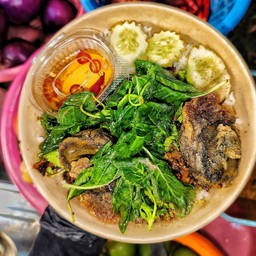 ข้าวผัดกระเพราไข่เยี่ยวม้า+หมูสับ