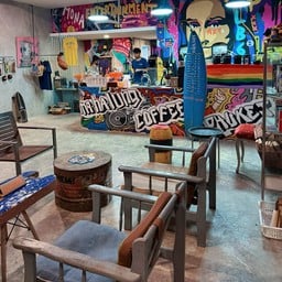 มหาลุง Art Village