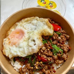 ข้าวกะเพราเนื้อ (Signature)