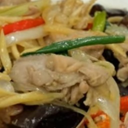 ไก่ผัดขิง ราดข้าว