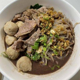 ก๋วยเตี๋ยวติดลิ้น - ศูนย์อาหารตลาดรถไฟ