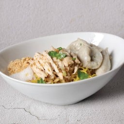 ก๋วยเตี๋ยวพิเศษไก่ลูกชิ้นปลา