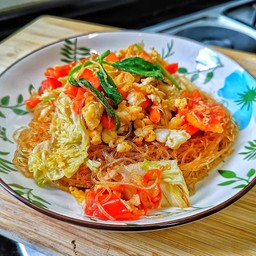 ผัดวุ้นเส้นใส่ไข่ราดข้าว