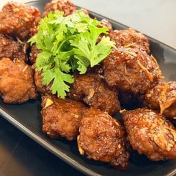 ข้าวหมดหม้อ (หมูก้อนทอดซอสน้ำปลา)