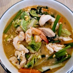 ครัวเสรี อาหารตามสั่ง , ยำ , ผลไม้สดพร้อมทาน
