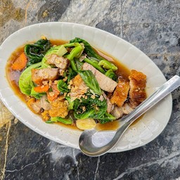 ผัดแขนงหมูกรอบ