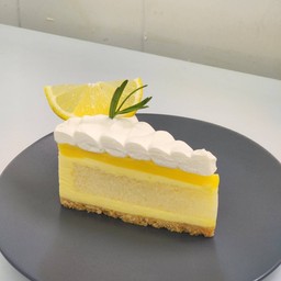 Lemon Cream Pie Cake