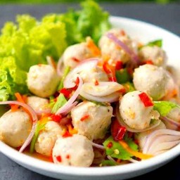 ยำลูกชิ้นหมู