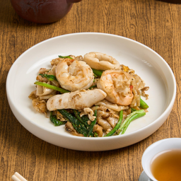ผัดซีอิ๊ว ทะเล (กุ้งแชบ๊วย, หมึกสด) D