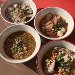 ลุงอ้วน ก๋วยเตี๋ยวต้มยำมะนาว ข้าวมันไก่ สาขา เทศบาล 4