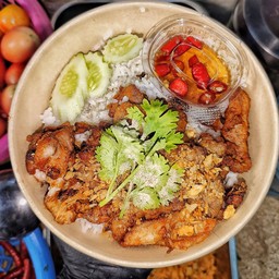 ข้าวหมูทอดน้ำปลา
