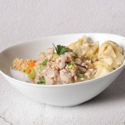 ก๋วยเตี๋ยวพิเศษหมูสับเกี๊ยวไก่