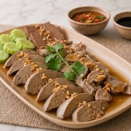 ตับและกึ๋นไก่ราดซอส