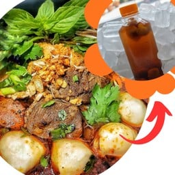 ก๋วยเตี๋ยวหมู-น้ำตกต้มยำ(พิเศษ) + น้ำลำไย 1 ขวด