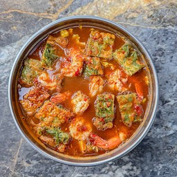 แกงส้มชะอมกุ้งสด (หม้อไฟ)