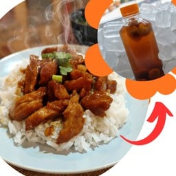 ราดข้าว-หมูผัดซอสชุ่มฉ่ำ + น้ำลำไย 1 ขวด