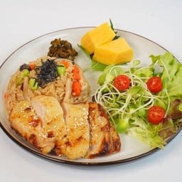ชุดข้าวอบญี่ปุ่นและไก่ย่างซอสโคจิมิโซะ