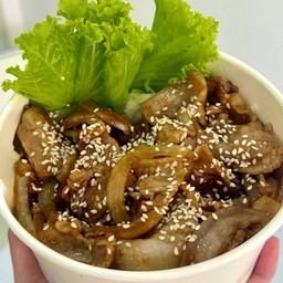ข้าวหอมมะลิ สามชั้นสไลด์ผัดซอสเทอริยากิ