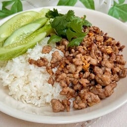 ข้าวหมูสับกระเทียม