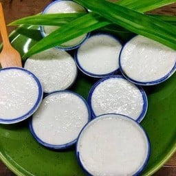 ขนมถ้วยมะพร้าวอ่อนน้ำหอม ชุดละ 5 ถ้วยในกล่อง