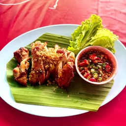 สะโพกไก่ย่างจิ้มแจ่ว
