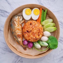 ข้าวคลุกน้ำพริก (เลือกได้)