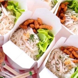 หมี่ไก่ฉีกสาย4 & ข้าวไก่ย่าง ลูกชิ้นทอด