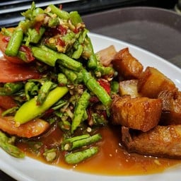 ตำถั่วหมูกรอบ
