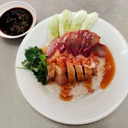 ข้าวหมูแดงหมูกรอบ