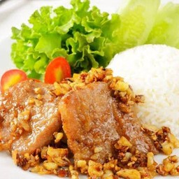 ข้าวราดกระเทียมพริกไทย