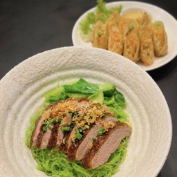 บะหมี่แห้งเป็ด + ปอเปี้ยะทอด