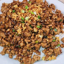 ข้าวราดกระเทียมหมูสับ