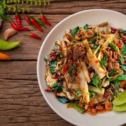 ผัดเผ็ดหน่อไม้เปรี้ยวใส่หมู (กับข้าว)